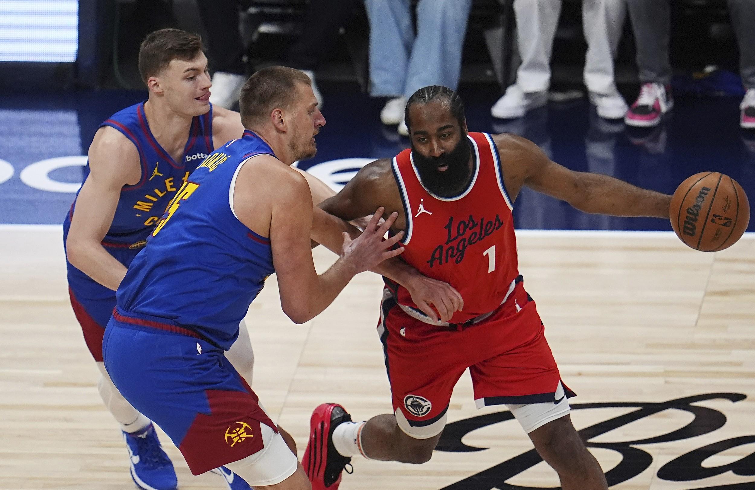 九游下载-窗口期NBA季后赛焦点战，密尔沃基雄鹿队长鼓劲，引发热议，资深球员宣示担当的简单介绍